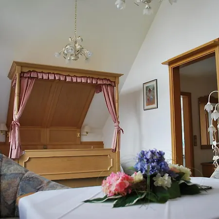 Landhotel Wiesenhof Heroldstatt Buitenkant foto